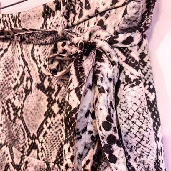 Snake print SKORT - Medium - Picture 4 of 6